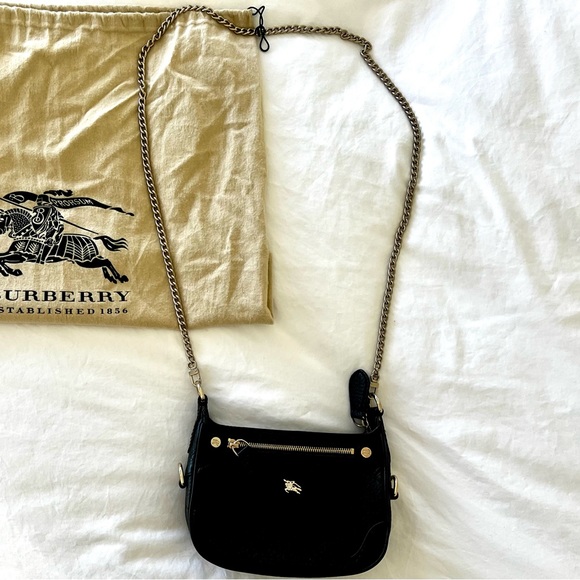 Burberry Black pebbled leather purse with gold tone hardware and chain strap - Picture 7 of 10